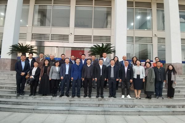 大合影_副本.jpg 大合影_副本.jpg